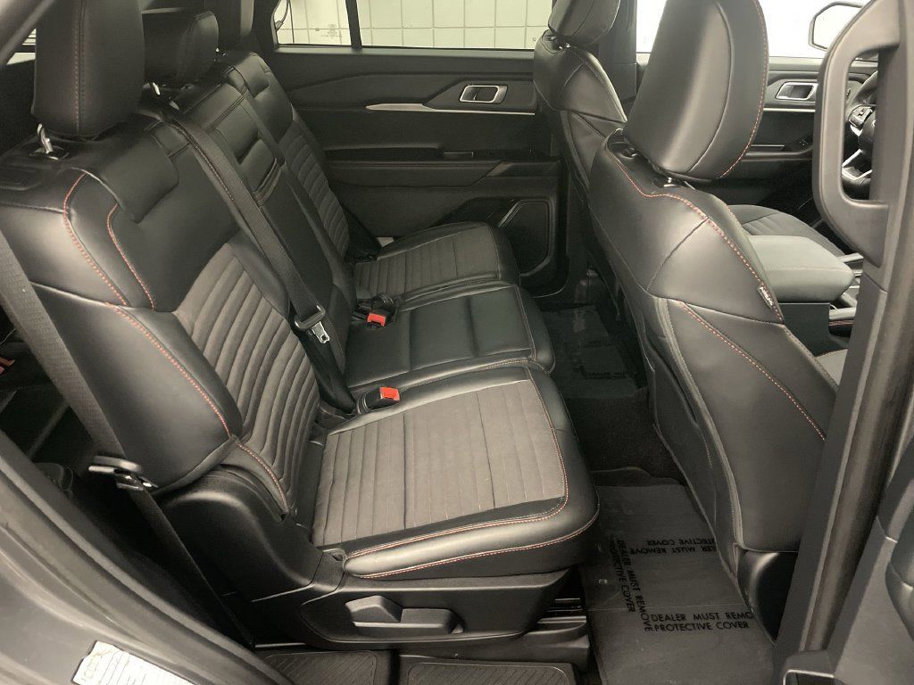 Used 2025 Ford Explorer ST-Line w/ ST-Line Street Pack AWD/4WD image 22