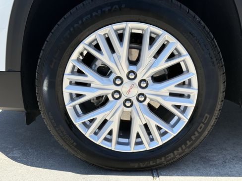 Used 2026 GMC Acadia Elevation w/ Elevation Premium Package FWD image 12