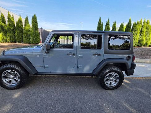 Used 2015 Jeep Wrangler Unlimited Rubicon w/ Connectivity Group AWD/4WD image 8