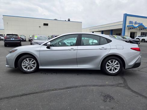 Used 2025 Toyota Camry LE image 7