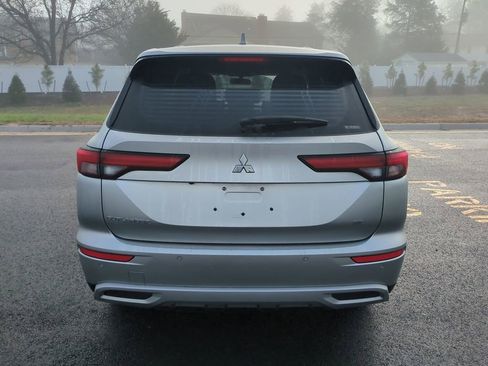 Used 2024 Mitsubishi Outlander SE image 5