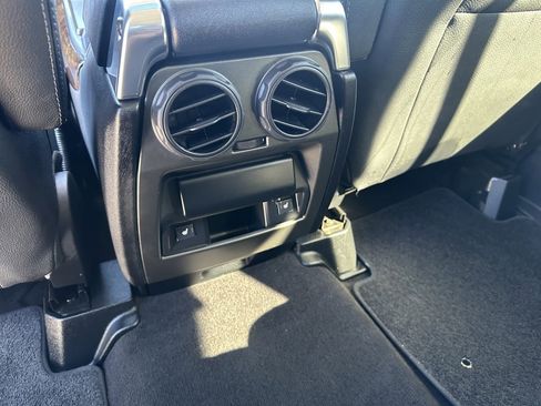 Used 2011 Land Rover Range Rover Sport HSE image 17