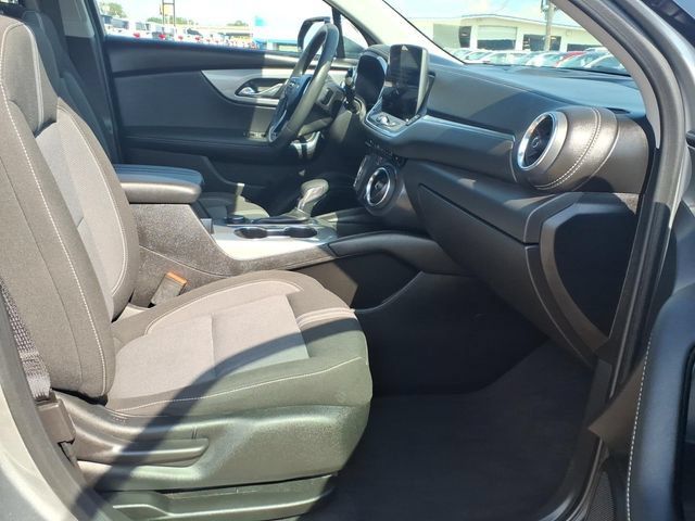 Used 2025 Chevrolet Blazer LT FWD image 13