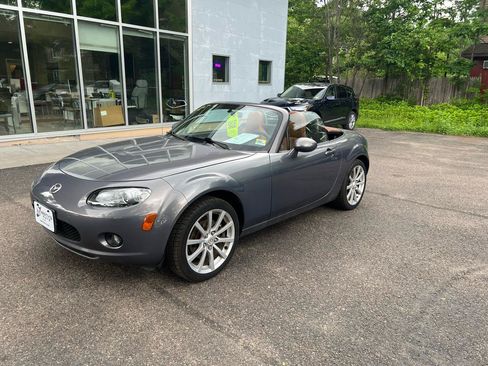 Used 2006 MAZDA MX-5 Miata Grand Touring RWD image 17