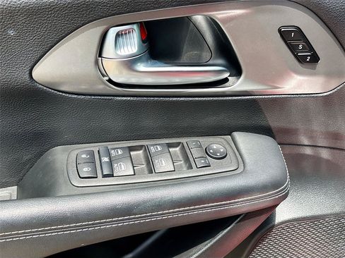 Used 2025 Chrysler Pacifica Select FWD image 17