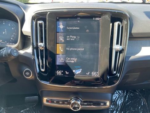 Used 2022 Volvo XC40 T5 Inscription w/ Climate Package image 38