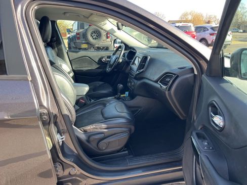 Used 2021 Jeep Cherokee Latitude Plus image 30