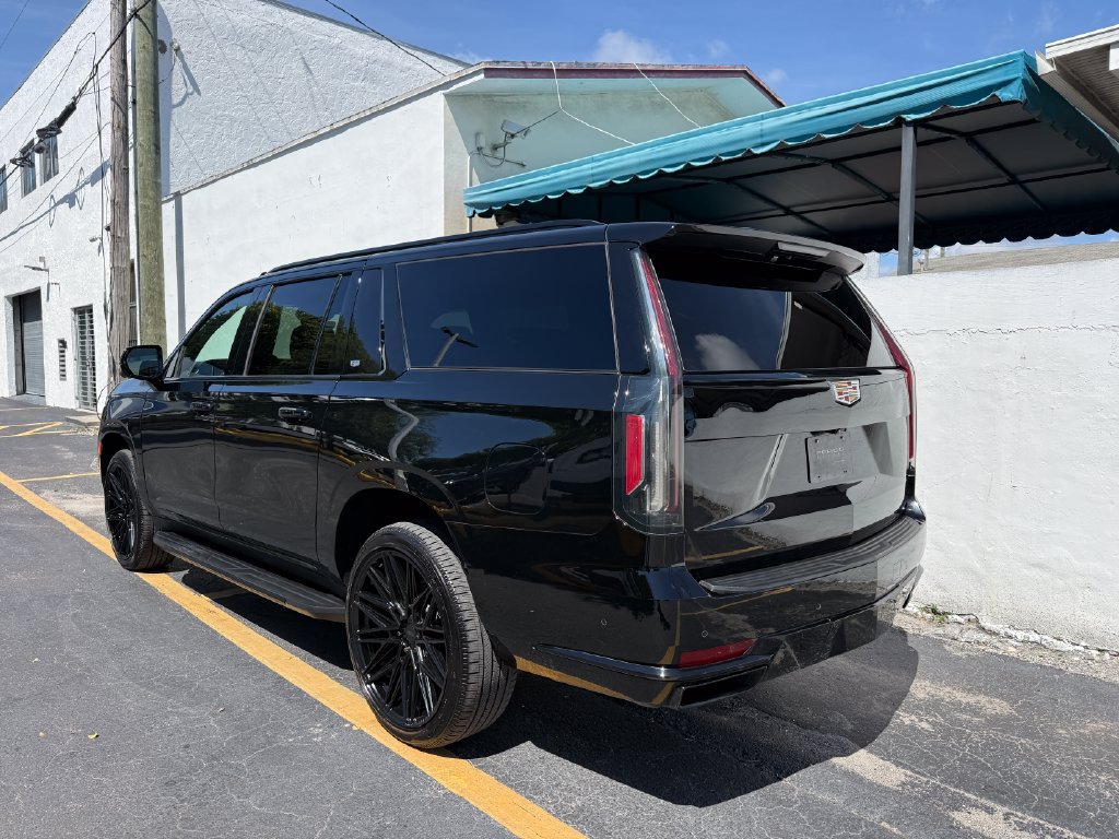 Used 2022 Cadillac Escalade ESV Sport RWD image 4