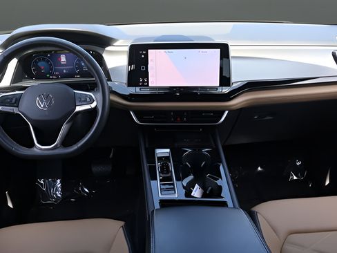 Certified 2024 Volkswagen Atlas Cross Sport SE FWD image 16