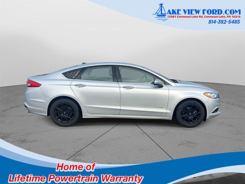 Used 2018 Ford Fusion SE image 2