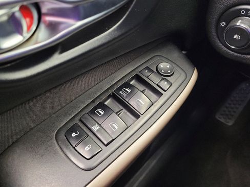 Used 2018 Jeep Cherokee Latitude FWD image 27