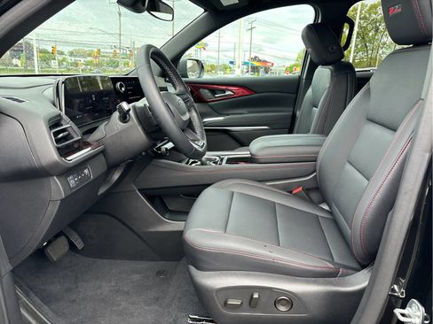 Certified 2025 Chevrolet Traverse Z71 w/ Driver Confidence Package AWD/4WD image 9