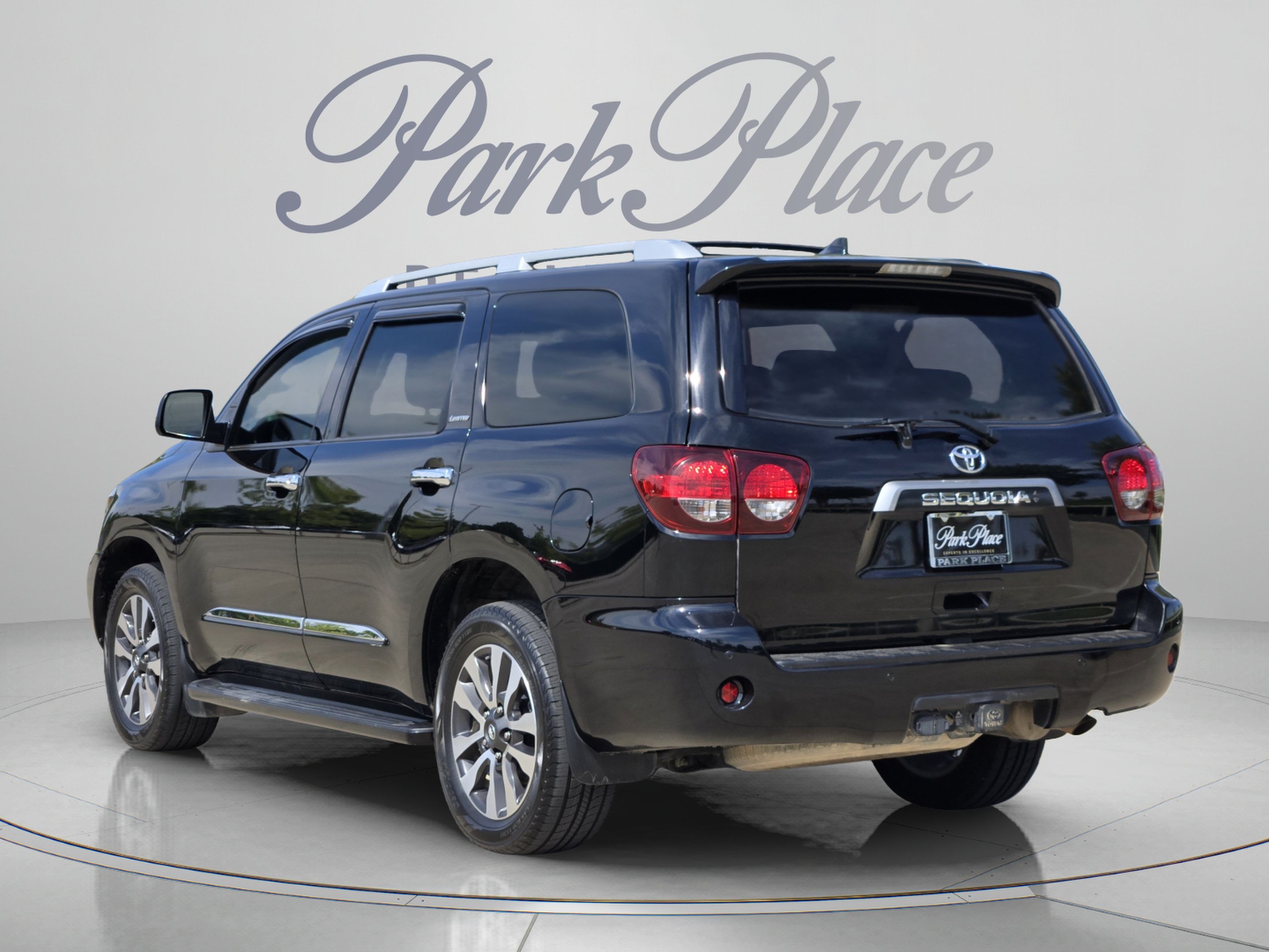 Used 2020 Toyota Sequoia Limited w/ Safety & Convenience Package AWD/4WD image 3