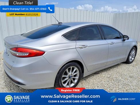 Used 2017 Ford Fusion SE FWD image 4