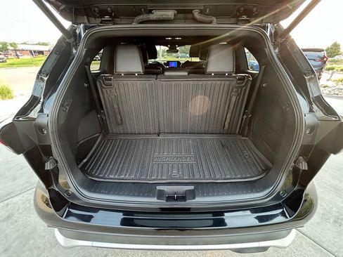 Used 2023 Toyota Highlander XSE FWD image 27