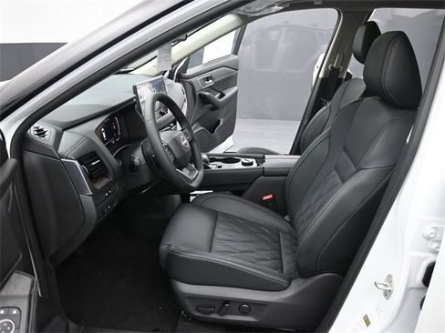 New 2025 Nissan Rogue Platinum w/ Platinum Premium Package image 26