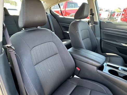 Used 2024 Nissan Altima 2.5 SV FWD image 17
