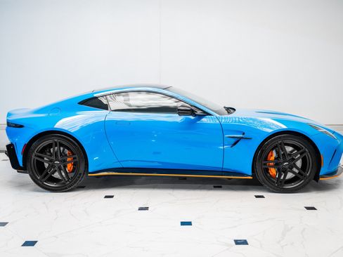 Used 2025 Aston Martin V8 Vantage Coupe image 39