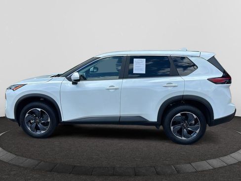 Used 2025 Nissan Rogue SV FWD image 2