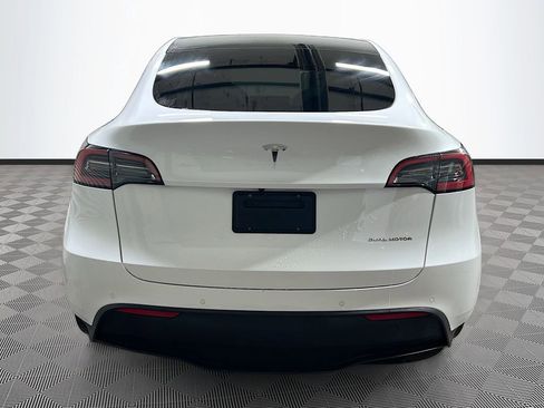 Used 2022 Tesla Model Y Long Range image 6