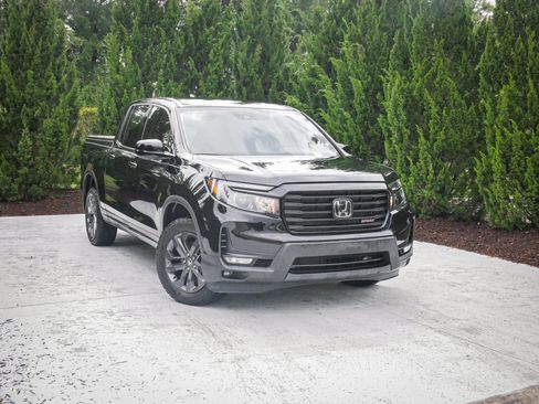 Used 2023 Honda Ridgeline Sport image 2