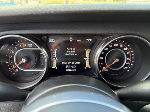 Used 2022 Jeep Gladiator Overland AWD/4WD image 10
