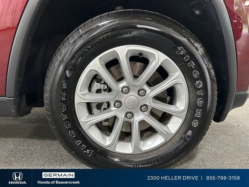 Used 2021 Jeep Grand Cherokee Laredo w/ Security & Convenience Group AWD/4WD image 12