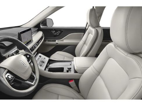 Used 2024 Lincoln Aviator Premiere w/ Premium Package image 9