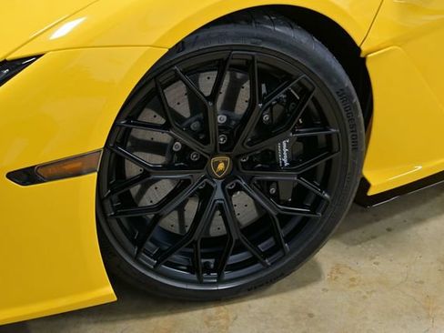 Used 2024 Lamborghini Revuelto AWD/4WD image 2