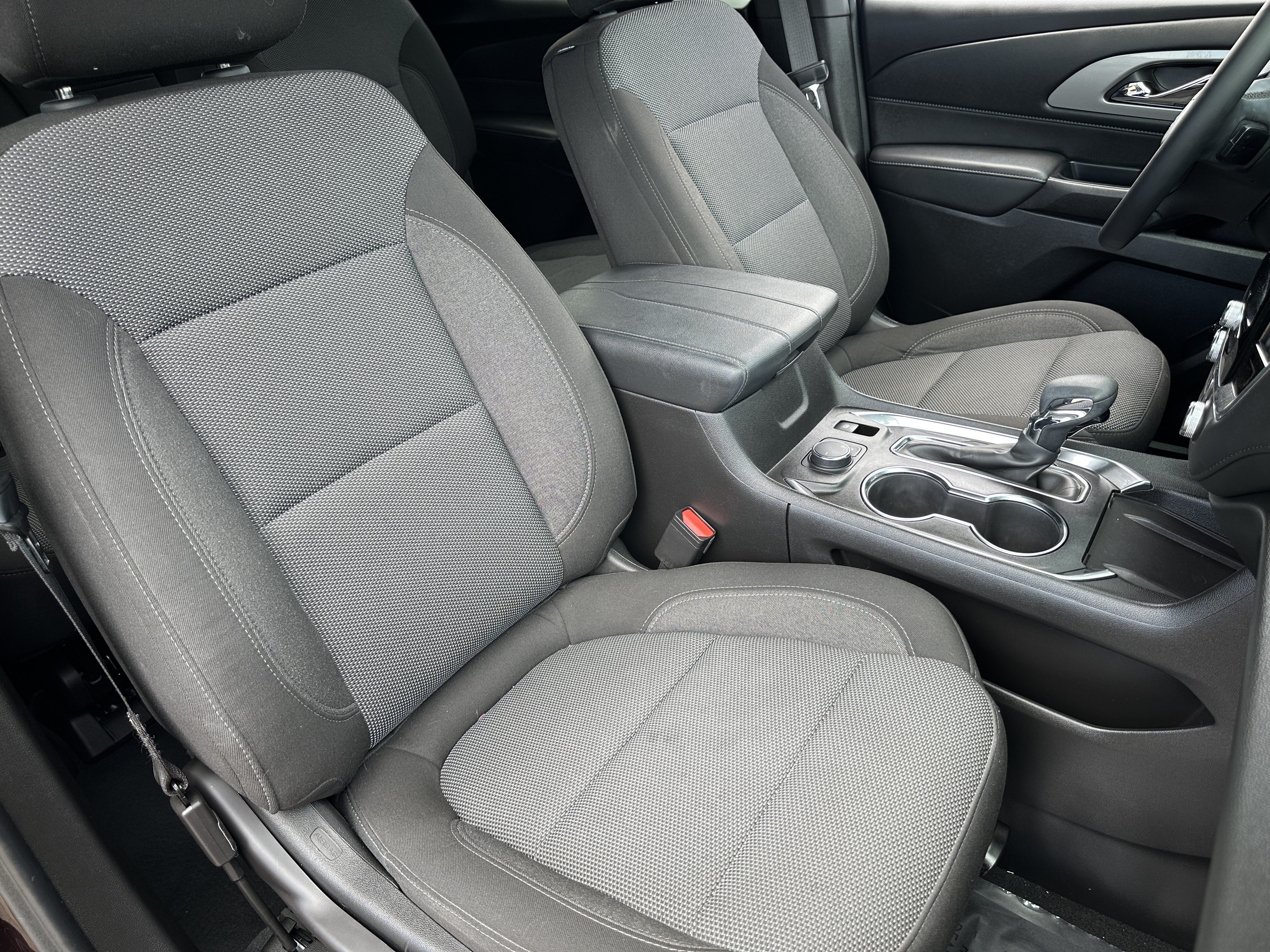 Used 2023 Chevrolet Traverse LT FWD image 9