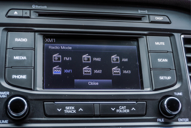 Used 2015 Hyundai Sonata SE w/ Option Group 09 FWD image 17