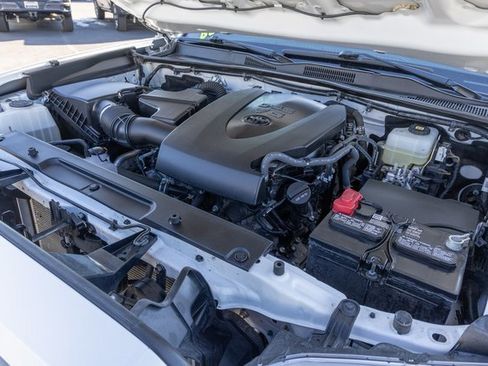 Used 2022 Toyota Tacoma TRD Off-Road image 11