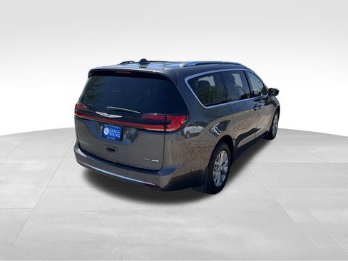 Used 2021 Chrysler Pacifica Touring-L w/ Premium & Safety Sphere Group AWD/4WD image 7
