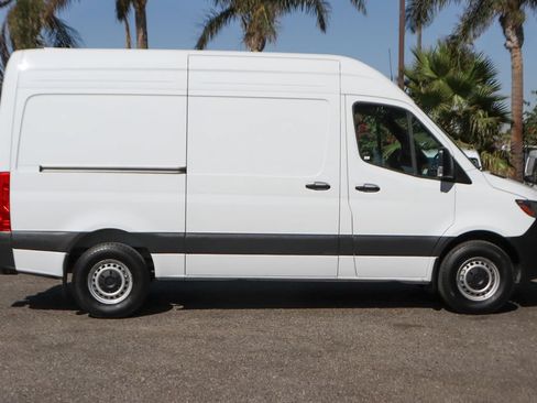 Used 2025 Mercedes-Benz Sprinter 2500 image 11