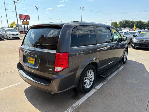 Used 2020 Dodge Grand Caravan SXT FWD image 5