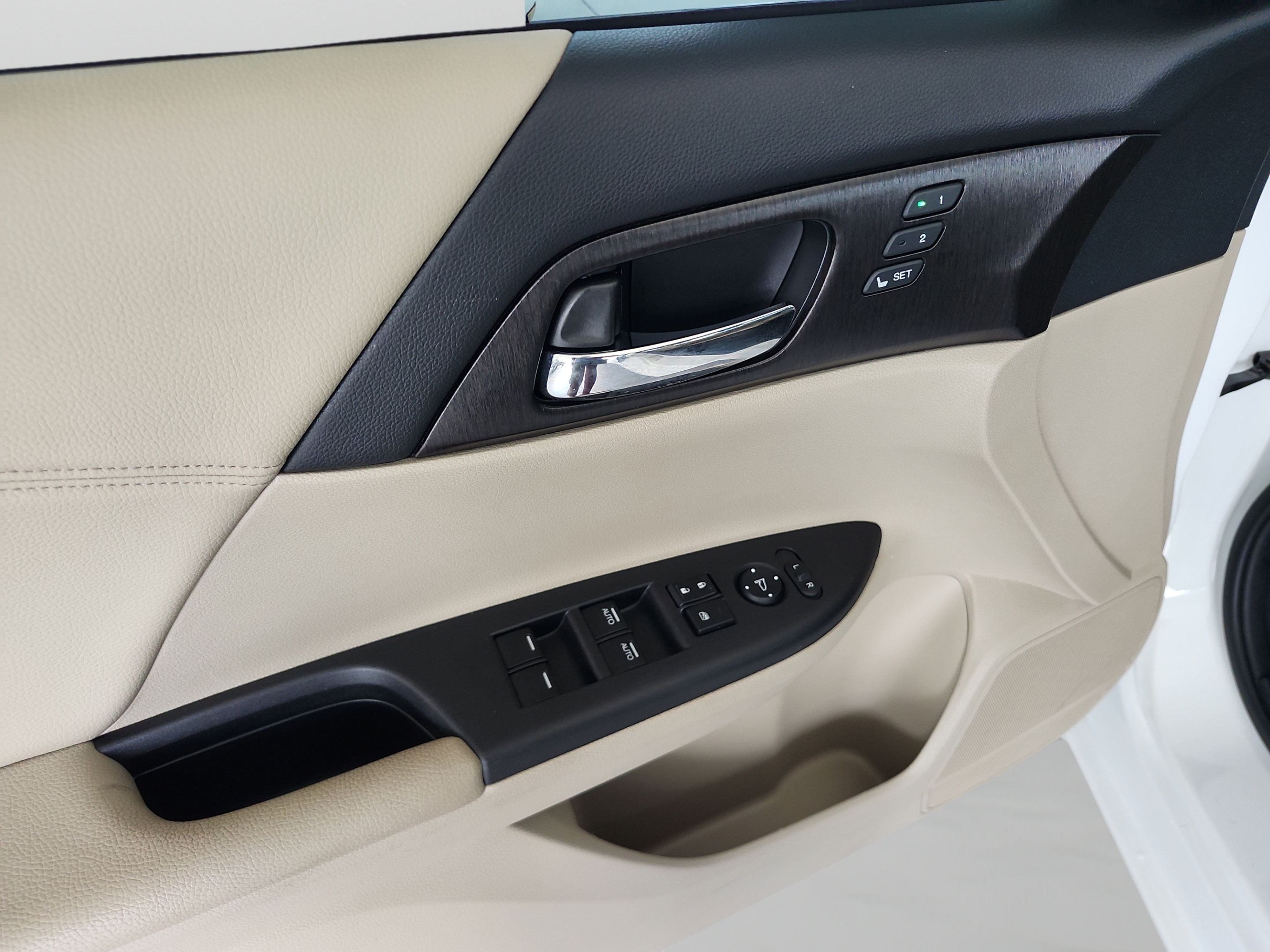 Used 2014 Honda Accord EX-L image 17