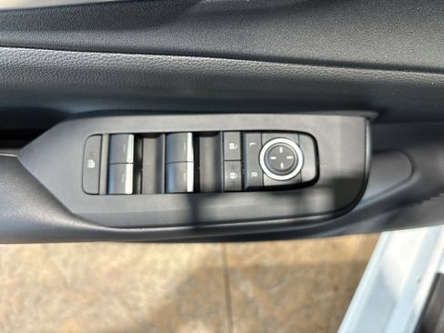New 2026 Toyota Prius Plug-In Hybrid FWD image 13