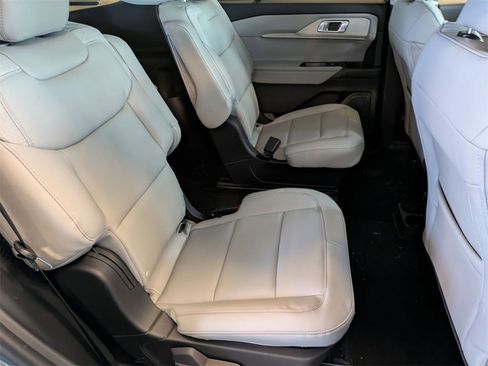 New 2026 Ford Explorer Active w/ Active Comfort Package image 19