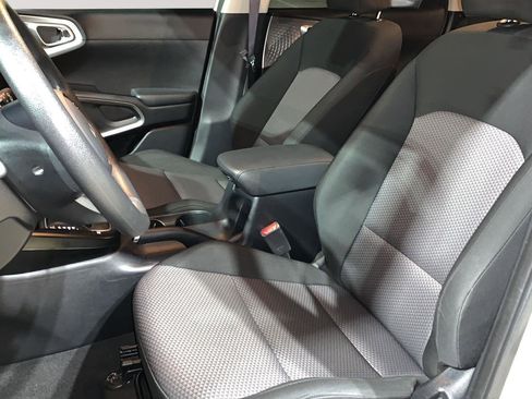 Used 2024 Kia Soul LX w/ Option Group 015 image 13