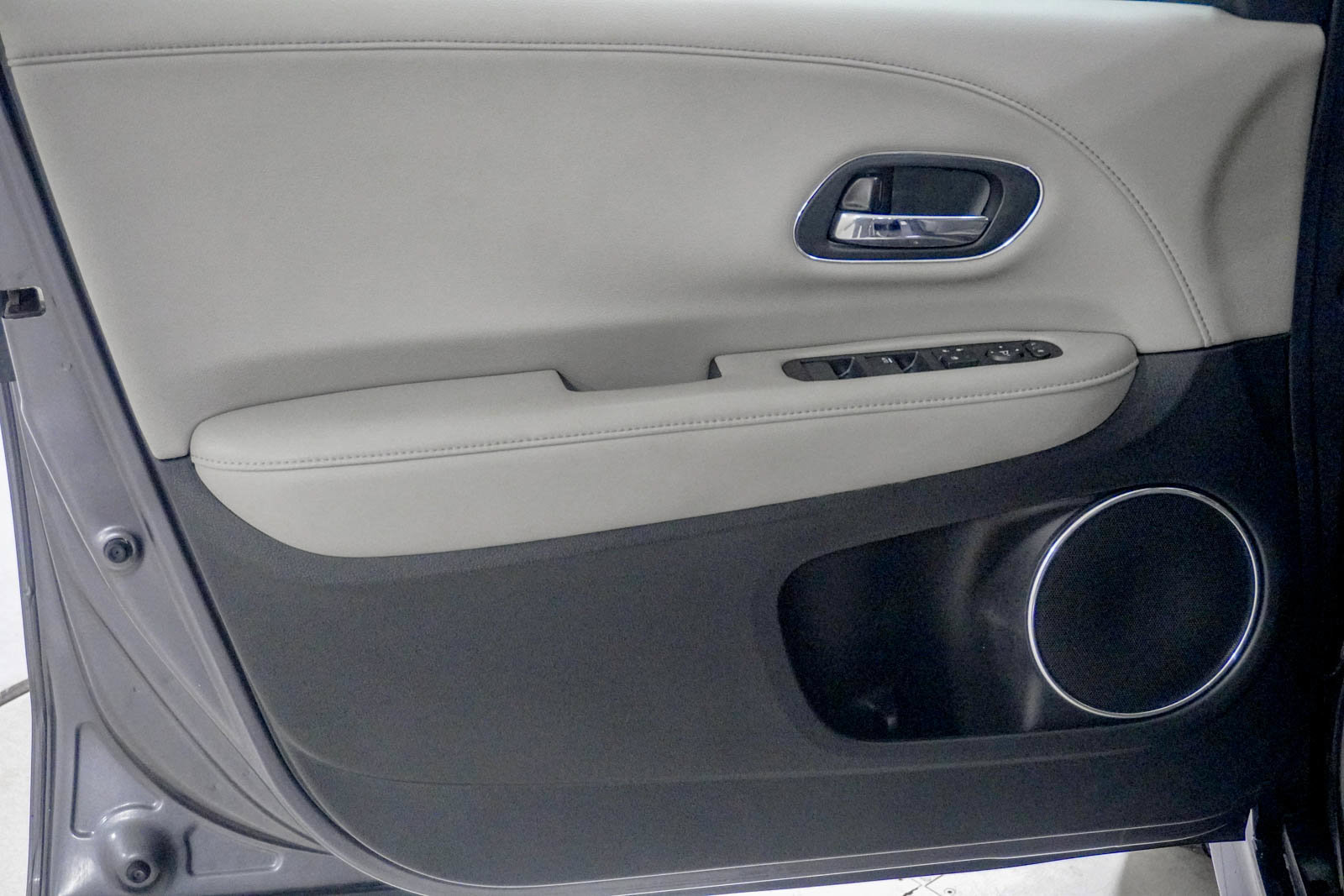 Used 2020 Honda HR-V Touring image 16