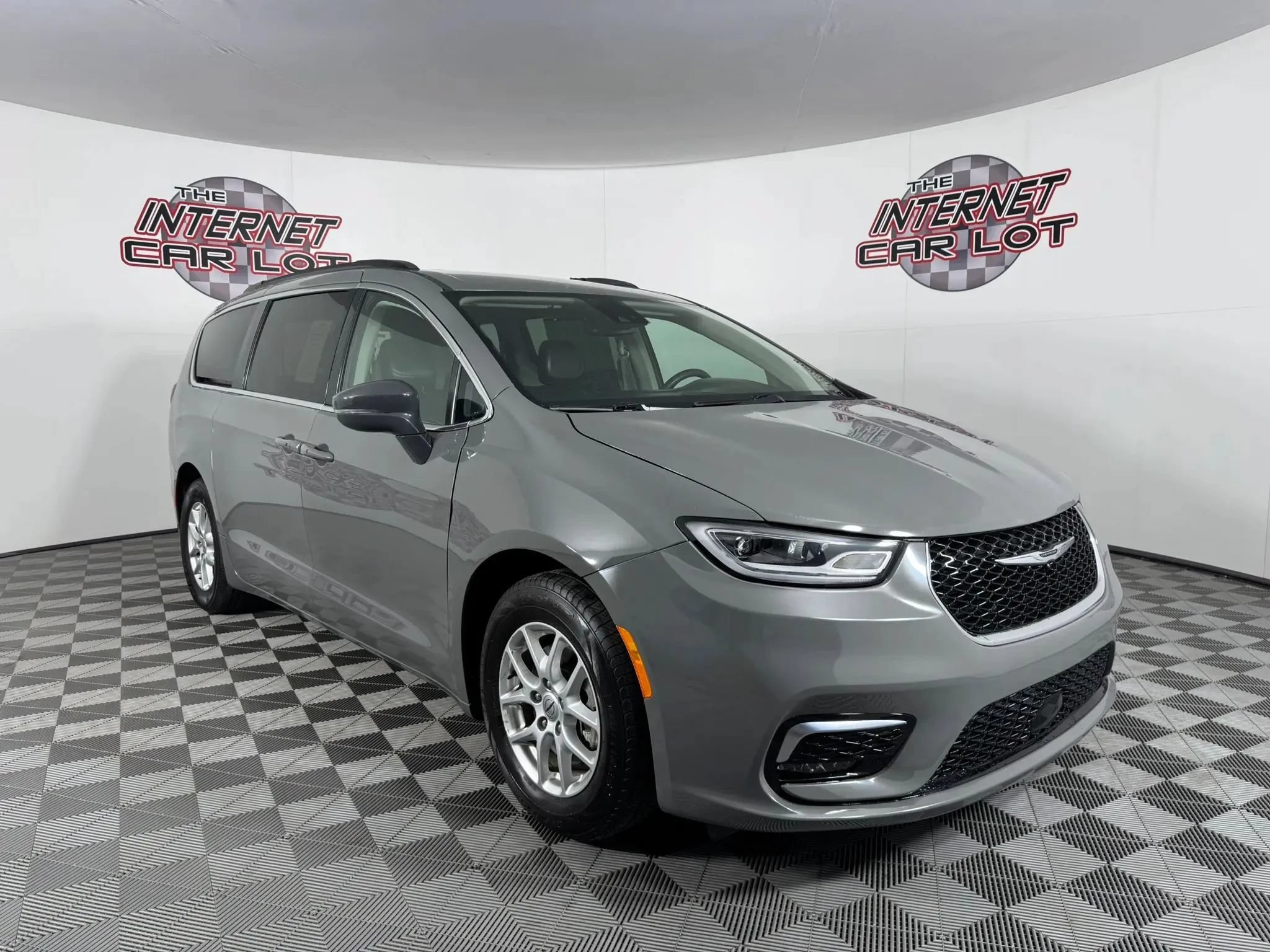 Used 2022 Chrysler Pacifica Touring-L FWD image 9