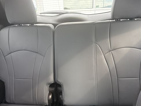 Used 2024 Buick Enclave Essence w/ Experience Buick Package AWD/4WD image 14