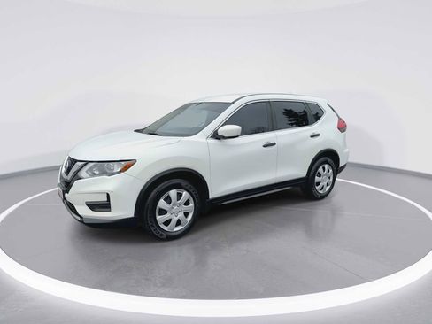 Used 2017 Nissan Rogue S image 4