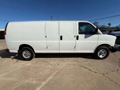 Used 2012 GMC Savana 2500 Extended RWD image 4