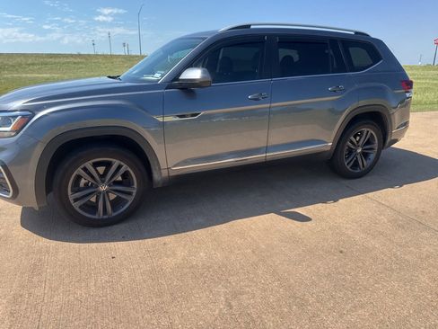 Used 2022 Volkswagen Atlas SEL R-Line AWD/4WD image 3