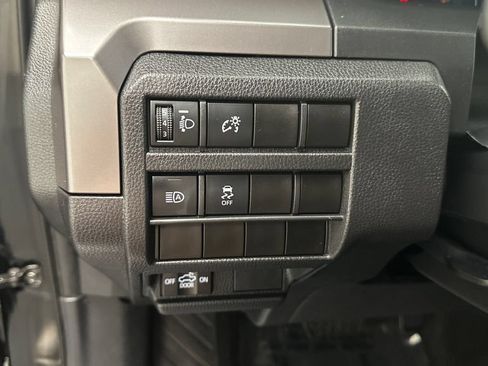 Used 2025 Toyota Tacoma SR5 AWD/4WD image 26