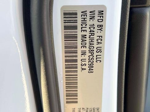 Certified 2023 Jeep Grand Cherokee Laredo w/ Luxury Tech Group I image 19