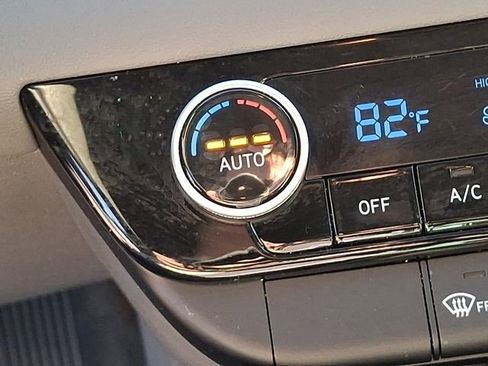 Used 2024 Hyundai Elantra SEL image 26