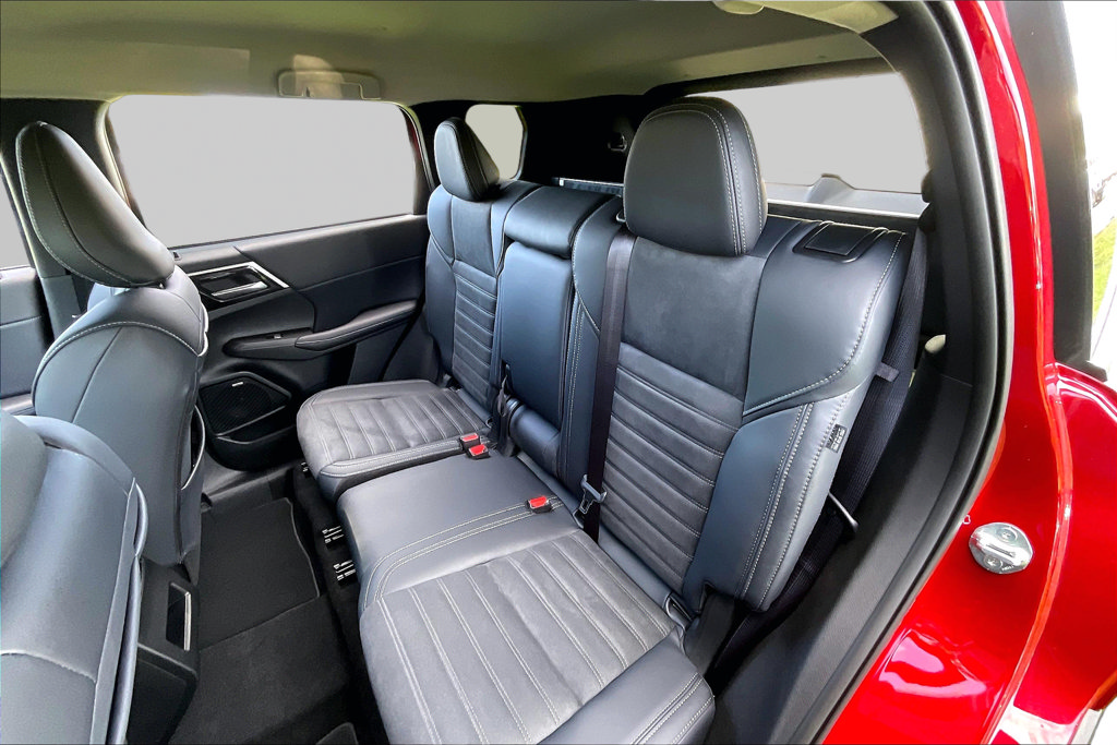 Used 2026 Mitsubishi Outlander SE FWD image 13