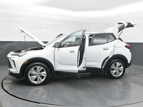 Used 2025 Buick Encore GX Preferred AWD/4WD image 42